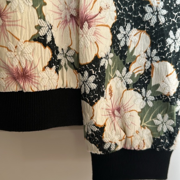 SugarLips bomber jacket NWTS lightweight floral zip up
Size medium - Picture 6 of 11